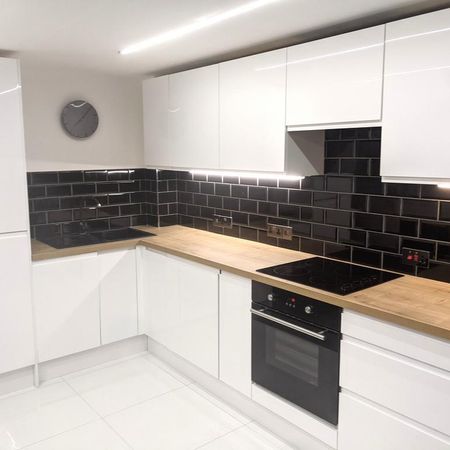 1 bedroom in a flat share to rent - Photo 4