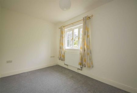 3 bed House - Detached To Let - Photo 4