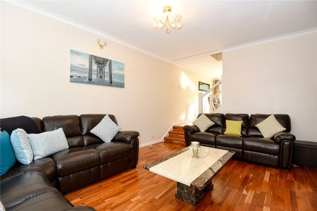 3 Bedroom House - End of Terrace to rent - Photo 3