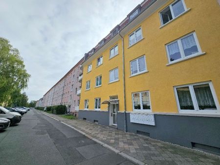 - Familienfreundliche Wohnung mit Balkon - - Photo 2