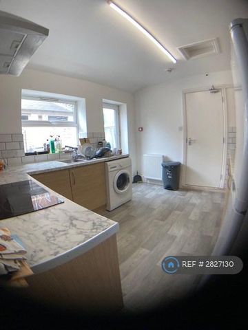 1 bedroom in a house share to rent - Photo 5