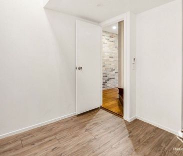 Central and spacious 2 bedroom loft apartment in Fortitude Valley - Photo 1