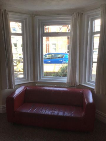 5 bedroom detached house to rent - Photo 2