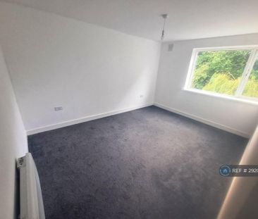 3 bedroom flat to rent - Photo 2