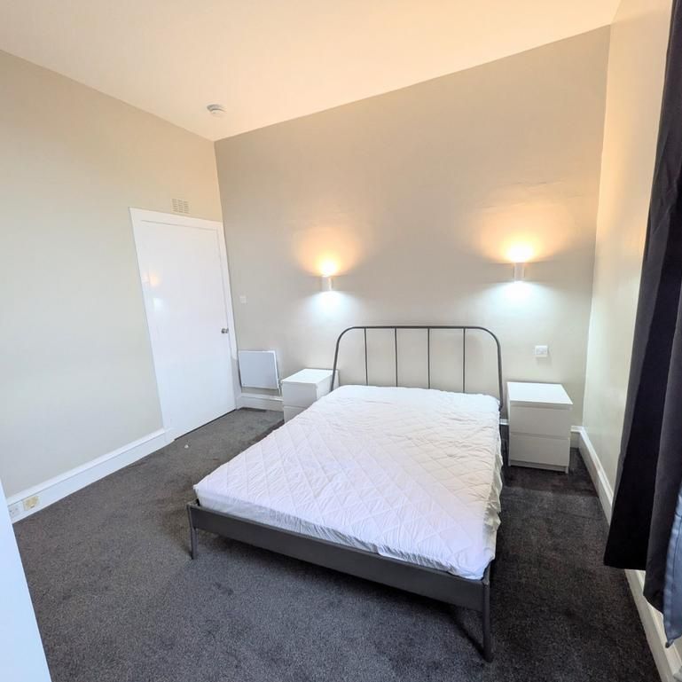 3 bedroom flat to rent - Photo 1