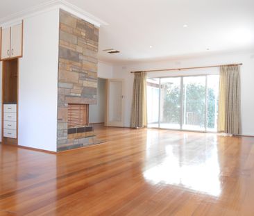 42 Avonhurst Drive, Glen Waverley VIC 3150 - House For Rent | Domain - Photo 3
