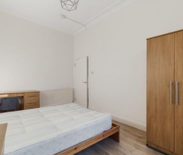 4 bedroom flat to rent - Photo 4