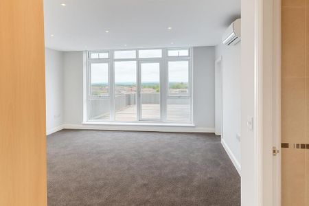 2 bedroom penthouse to rent - Photo 3