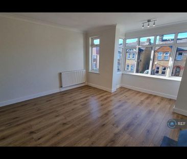 2 bedroom maisonette to rent - Photo 2
