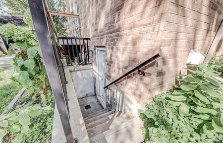 For Lease - 27 Sugarbush Square, Toronto, Ontario - Photo 4