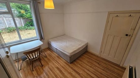 6 Newport Mount, Headingley, Leeds, LS6 3DB - Photo 5