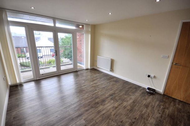 2 bedroom flat to rent - Photo 1