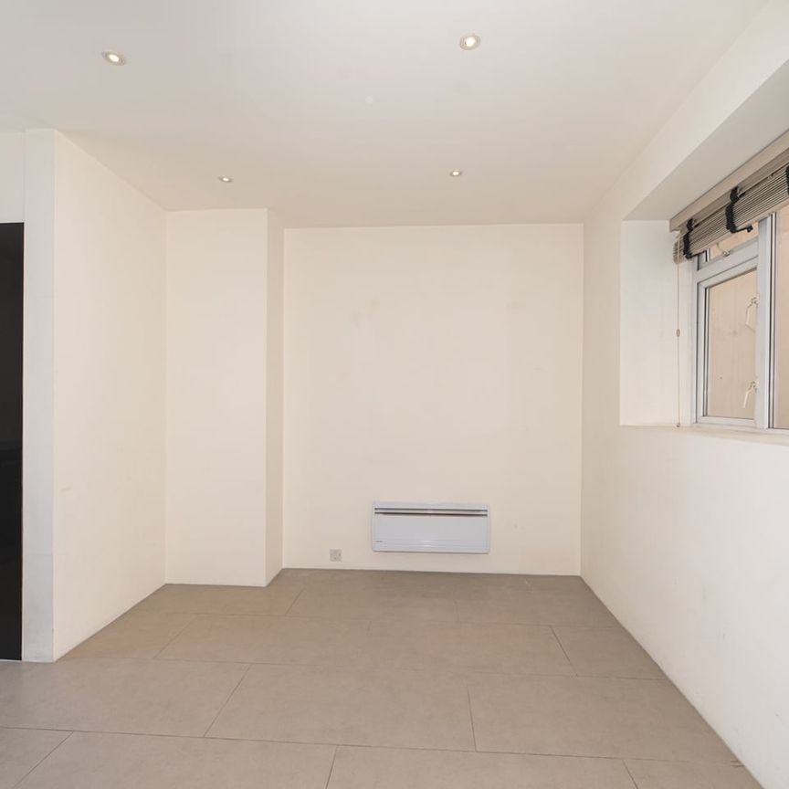 1 Bed Flat, Eaton Place, SW1X - Photo 1