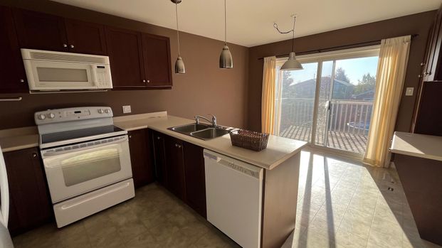 For Lease - 12 Revelstoke Court Unit# Upper, Barrie, Ontario - Photo 1