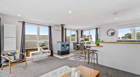 Handy Location with sea views - Photo 3