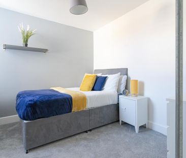 Stansted #70 - Photo 5