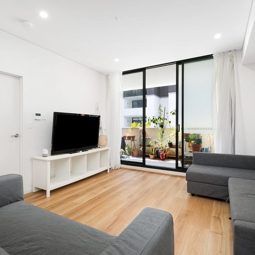 Stylish Modern 2 Bedroom Apartment - Photo 1