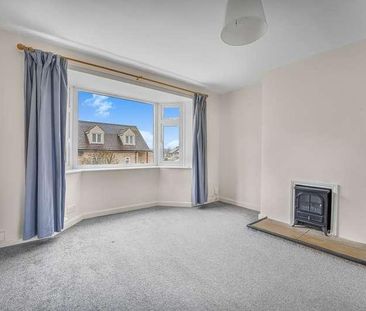 South Lawn, Witney, OX28 - Photo 1