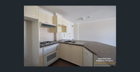 Substantial Apartment in the charming University Hall - Photo 3