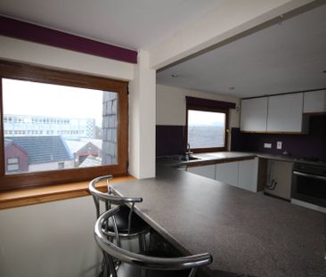 Flat 2, 24 High Street, - Photo 1