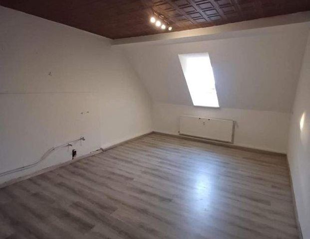 Großzügige 4-Zimmer-Dachgeschosswohnung mit 111?m² Wohnfläche - Photo 1