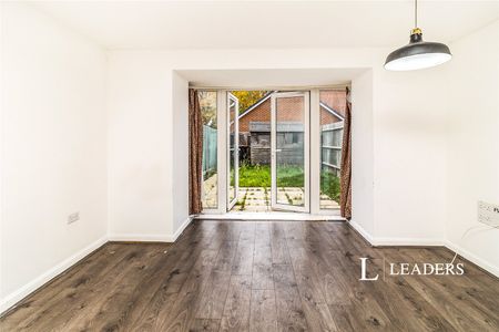 property to rent Currency Close, Dunstable, Bedfordshire, LU6 - Photo 5