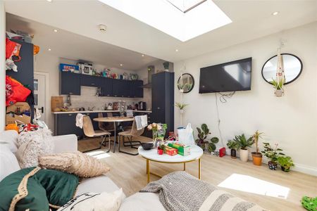 5 bedroom house to rent - Photo 2