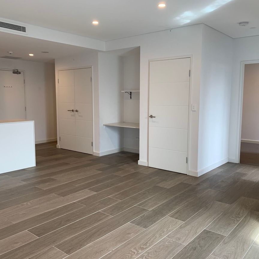 2 Bedrooms 2 Bathrooms With A Study Nook nearly NEW Apartment *The entrance is on Chelmsford Ave* - Photo 1