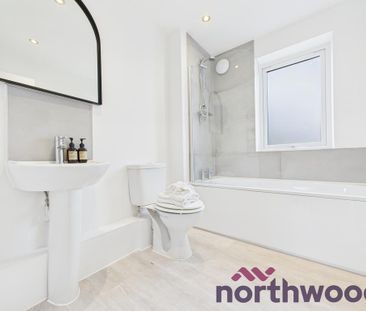 2 bedroom mews to rent - Photo 5