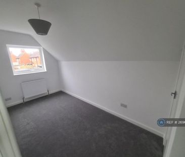 3 bedroom semi-detached house to rent - Photo 5