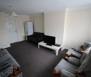 1 bed house / flat share to rent in Petworth Close, Wivenhoe - Photo 1