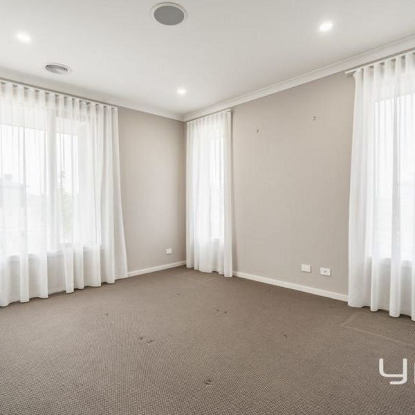 14 Hillview Road, GREENVALE - Photo 1