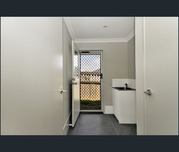 19 Wilson Cct, Flagstone, Qld 4280 - Photo 2