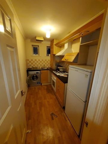 2 Bed Flat, West Lodge, E16 - Photo 5