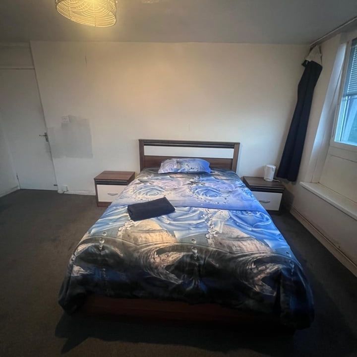 Room in a Shared Flat, Harts Lane, IG11 - Photo 1
