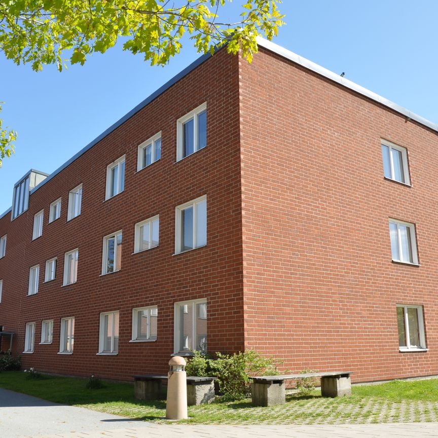Studentgatan 18, ÖREBRO - Photo 2