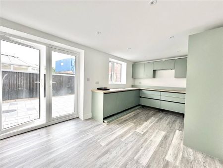 2 bedroom terraced house to rent - Photo 4