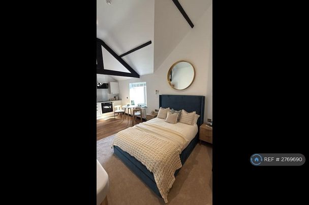 Studio to rent - Photo 1