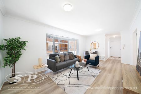 Fully Renovated, Brand New Kitchen with Double Lock Up Garage - Photo 2