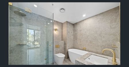 3 bedroom luxury apartment in a fantastic location - Photo 4