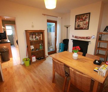 3 Bed Terraced House, Blenheim Gardens, RG1 - Photo 2