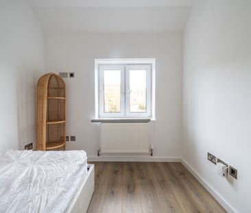 3 bedroom house to rent Whitehawk Road, BN2 - Photo 1