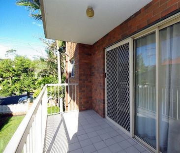 Stylish & Superbly Located - Photo 4