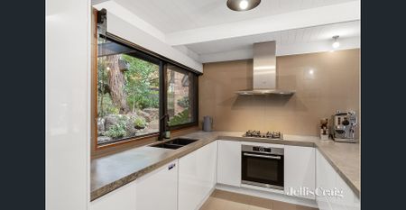 Architectural Elegance Surrounded by Nature - Photo 5