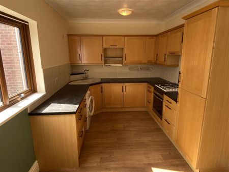 2 bedroom end of terrace house to rent - Photo 4