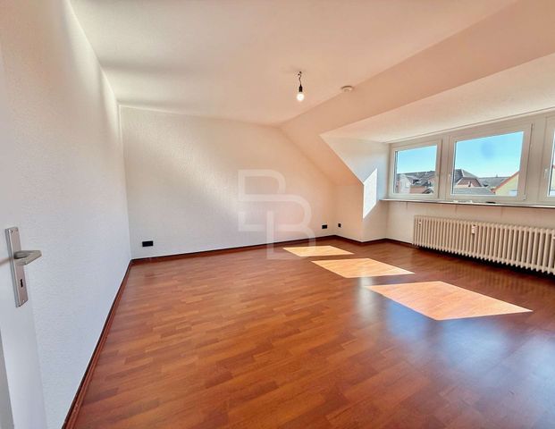 Gemütliche Dachgeschosswohnung in zentraler Lage von Ensen! - Photo 1