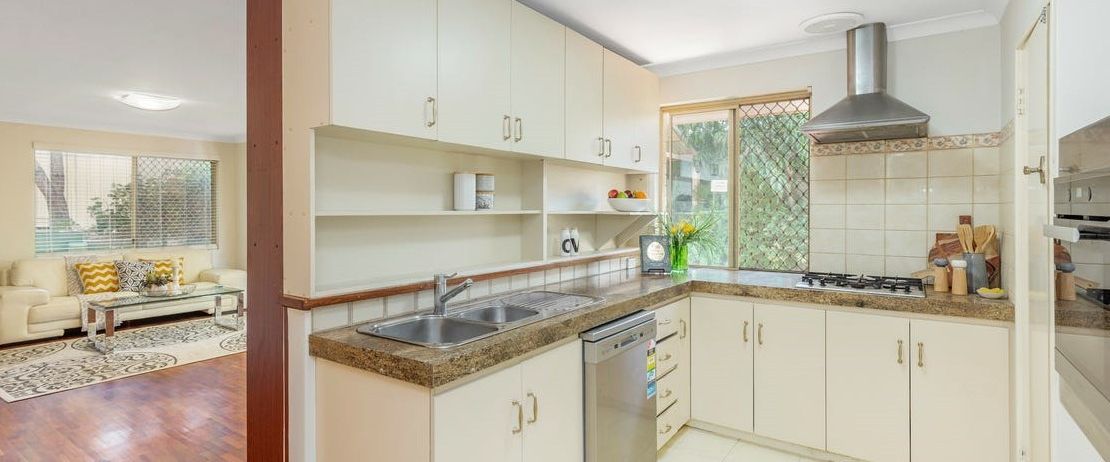 LARGE 4x2 HOME IN WEMBLEY DOWNS! - Photo 1