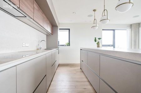 4 bedroom flat to rent - Photo 2