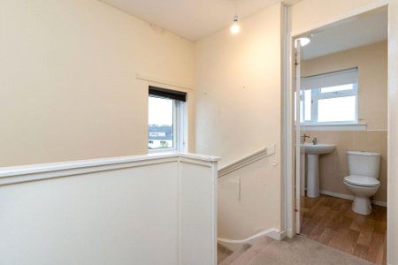 3 bedroom semi-detached house to rent - Photo 4