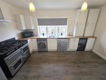 3 bedroom apartment to rent - Photo 4